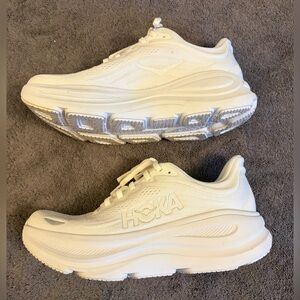HOKA Women's Bondi tennis shoes - size 9 medium